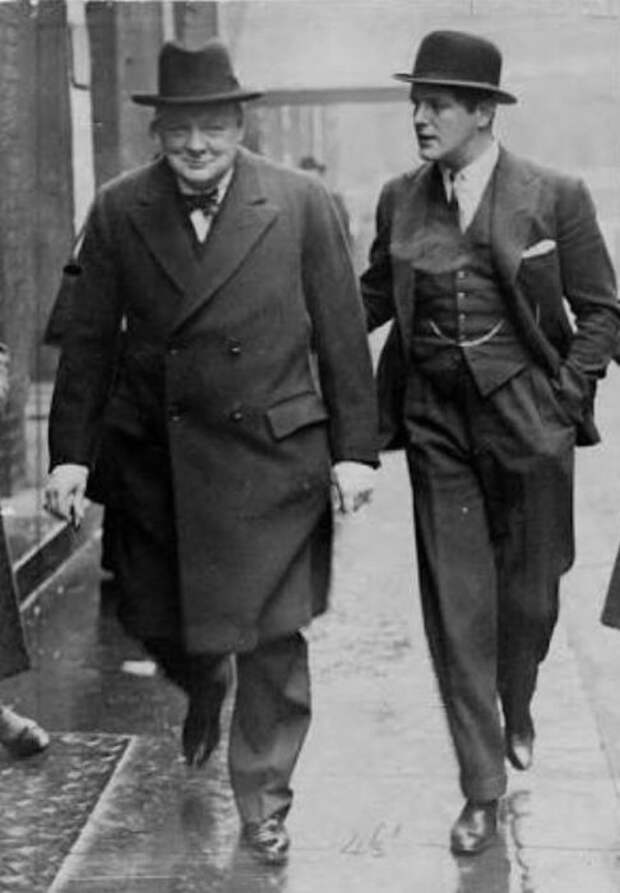 Рэндольф Черчилль с отцом Уинстоном Черчиллем. / Фото: www.pinimg.com