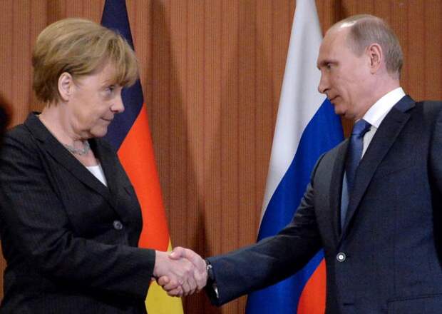Меркель преподнесла Путину шикарный подарок, чтобы загладить ситуацию со Скрипалем, заявили в Киеве