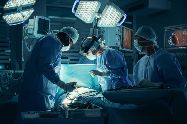 Мужчине по ошибке прооперировали здоровое яичко вместо больного