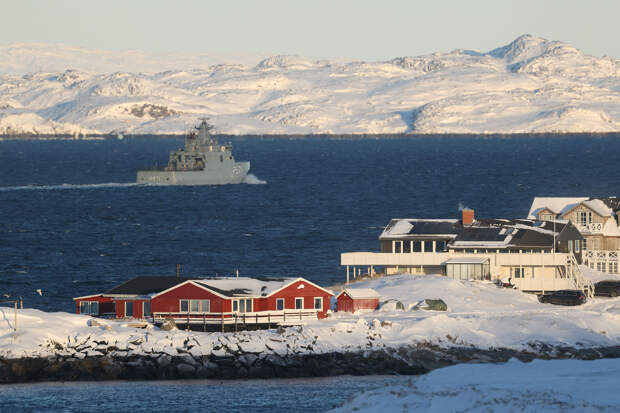 Корабль ВМС Дании «Кнуд Расмуссен» патрулирует 20 января 2026 года вблизи Нуука, Гренландия