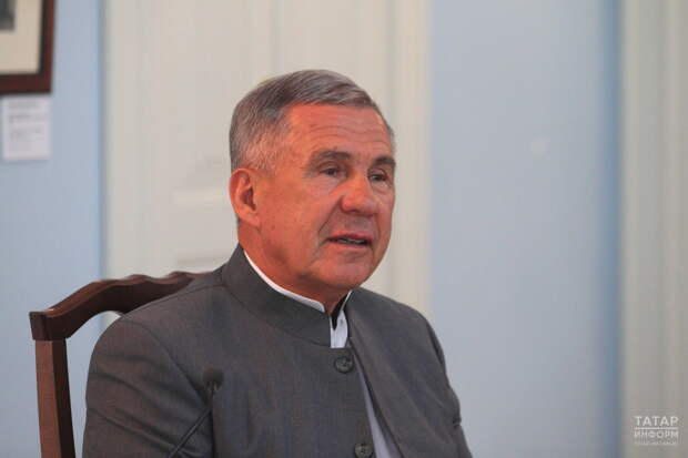 Раис Татарстана прибыл на пленарное заседание Схода предпринимателей татарских сел