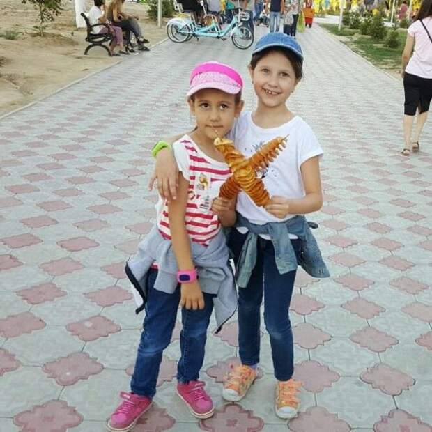 Две дочери начали грубить отцу. Мужчина одной фразой поставил их на место