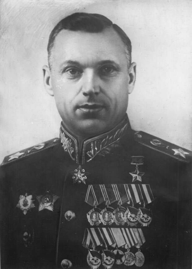 Маршал Советского Союза К.К. Рокоссовский, 1945 год.jpg