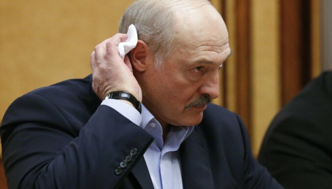 ВИДЕО: Лукашенко велел чиновникам "прошерстить пузатых буржуев", которые увольняют его сторонников