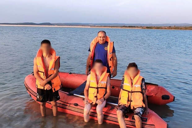 В Крыму спасли четырех подростков, застрявших на водохранилище