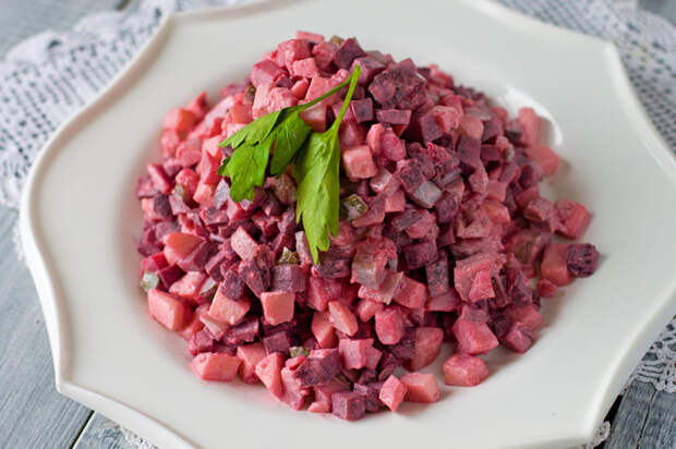 Шведский селёдочный салат (Sillsallad) / Фото: readandeat.ru Шведский селёдочный салат (Sillsallad) / Фото: readandeat.ru