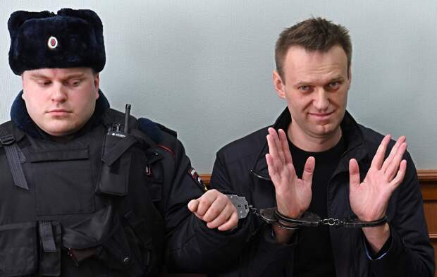 Навальный «захромал»… Волков дает россиянам еще один шанс… Последние новости из либерального «штаба»...
