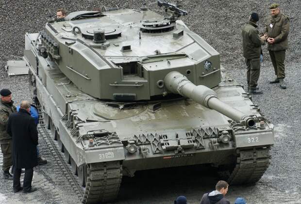 Правительство Германии приняло решение об отправке на Украину 14 танков Leopard 2