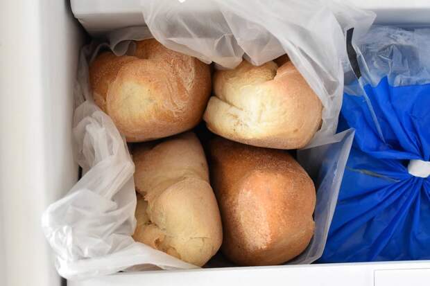 Россиянам назвали распространенную ошибку при хранении хлеба