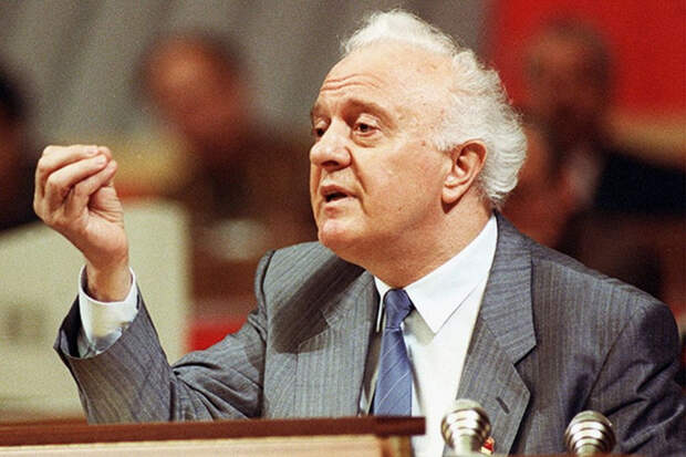 КАК РАЗРУШАЛИ СССР: ТРИ ПОЛИТИЧЕСКИХ ЖИЗНИ БЕЛОГО ЛИСА ШЕВАРДНАДЗЕ