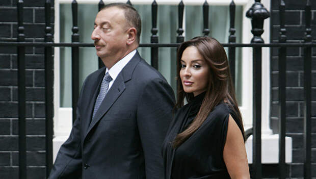 Президент Азербайджана Ильхам Алиев и его супруга Мехрибан Алиева. Архивное фото
