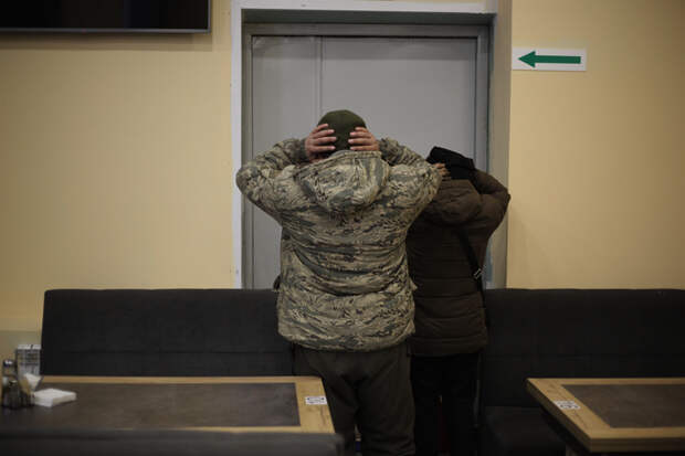 Силовики с кувалдой прикрыли семейный канал миграции в Новосибирске