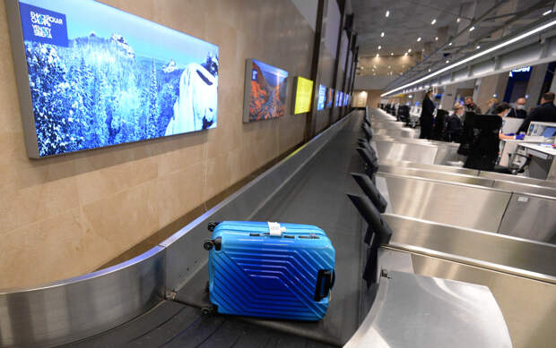 Сотни пассажиров больше суток не могут вылететь из красноярского аэропорта