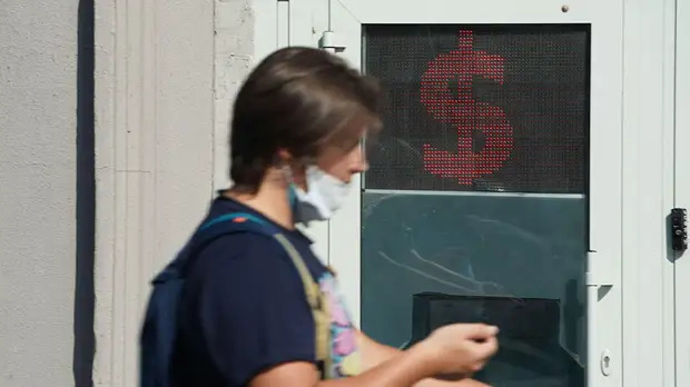 Аналитик Зварич предрек подорожание доллара до 90 рублей