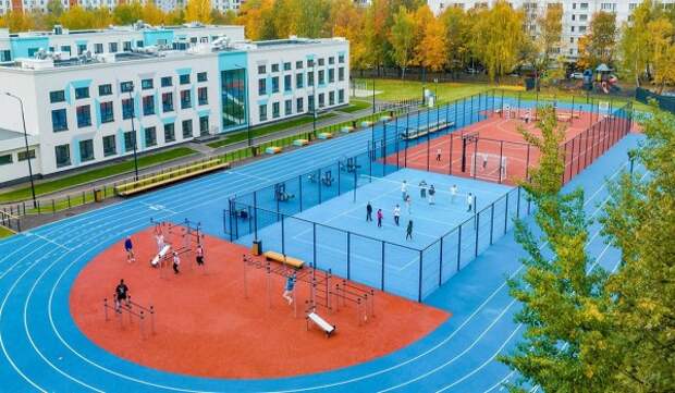 Собянин: В этом году проведем реконструкцию около 100 школьных зданий