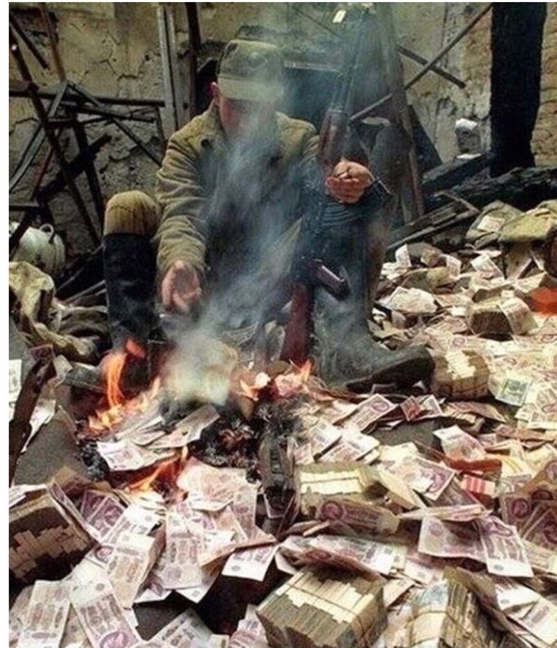 Солдат в Грозном греется Солдат в Грозном греется