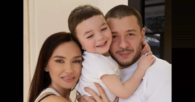 Ольга Серябкина показала новые фото с мужем и сыном в честь дня рождения