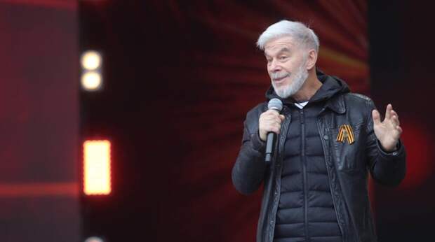 Газманов признался, что хотел "гнать метлой" ИИ из музыкальной индустрии