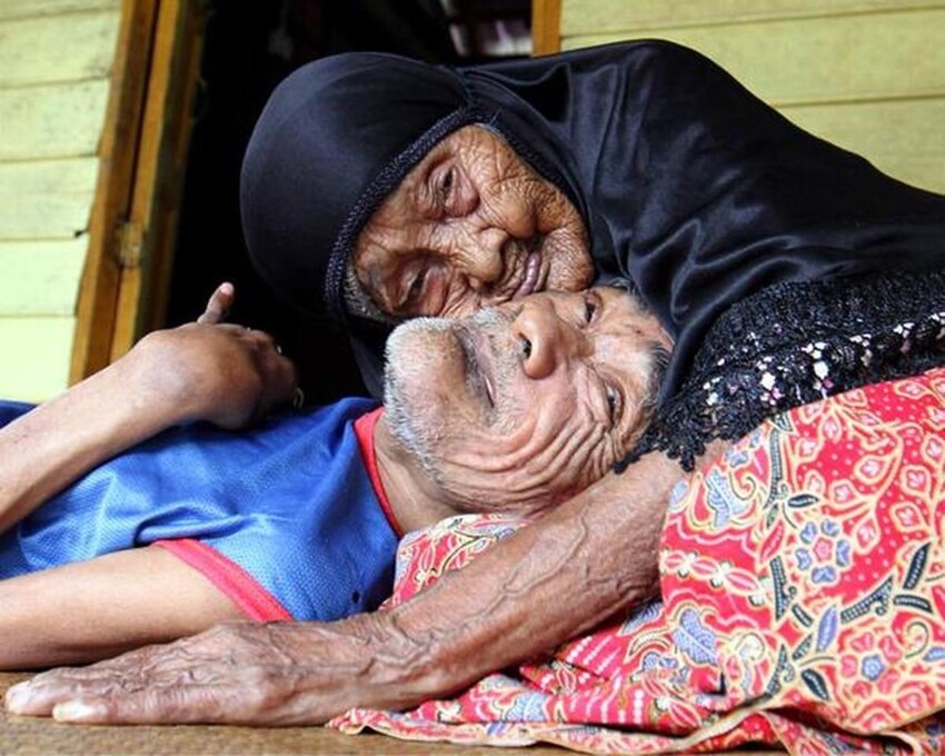101-летняя мама с больным от рождения 63-летним сыном 101-летняя мама с больным от рождения 63-летним сыном