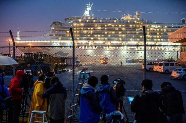 Эвакуация с корабля Diamond Princess Фото: Athit Perawongmetha / Reuters