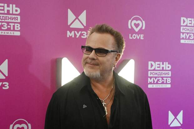 Певец Владимир Пресняков заявил, что гонораров сына хватает на жизнь в США