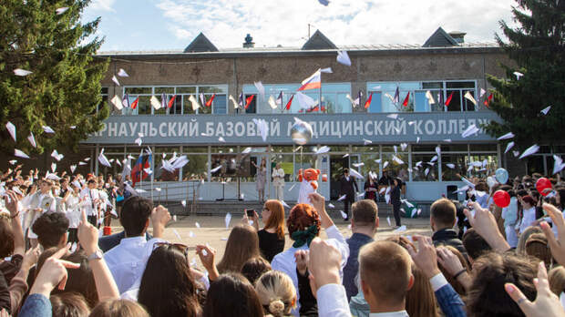 "Нужно развиваться". Зачем Алтайскому краю институт для фельдшеров и медсестер?
