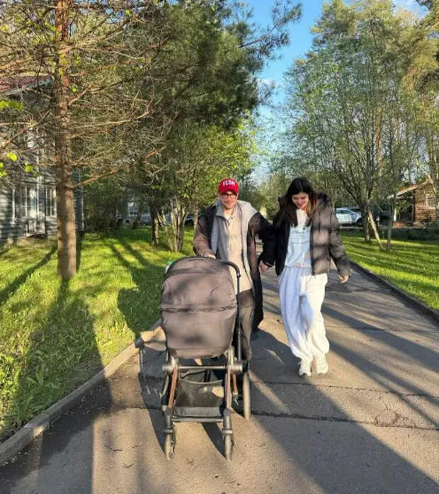 Александр Петров с женой и сыном