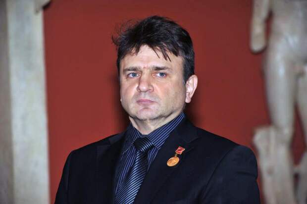 «Не менял ни формат, ни профессию»: как живёт 30 лет верный одной передаче Тимур Кизяков и его семья