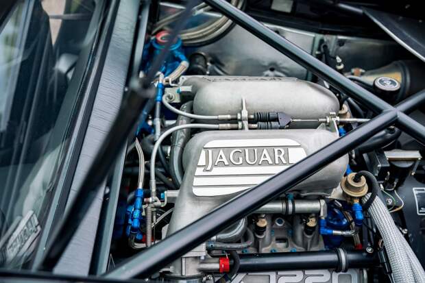 Один из самых красивых автомобилей Jaguar XJ220 1993 года