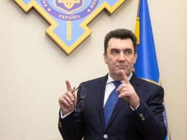 Введение военного положения зависит от обстановки в Украине, - Данилов