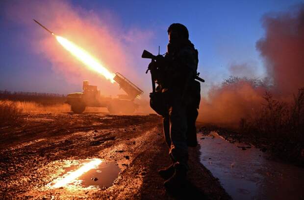 ВС России поразили объекты энергетики и места хранения дронов ВСУ