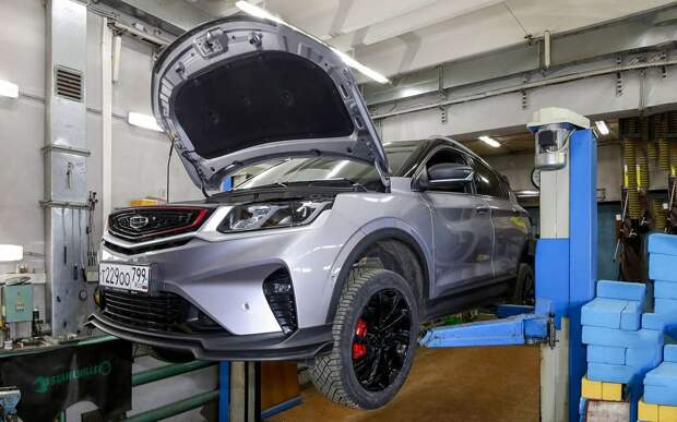 Дилерам запретили обслуживать «серые» Geely: подробности