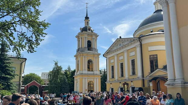 В Москве проходит церемония прощания с Анастасией Заворотнюк. Фото