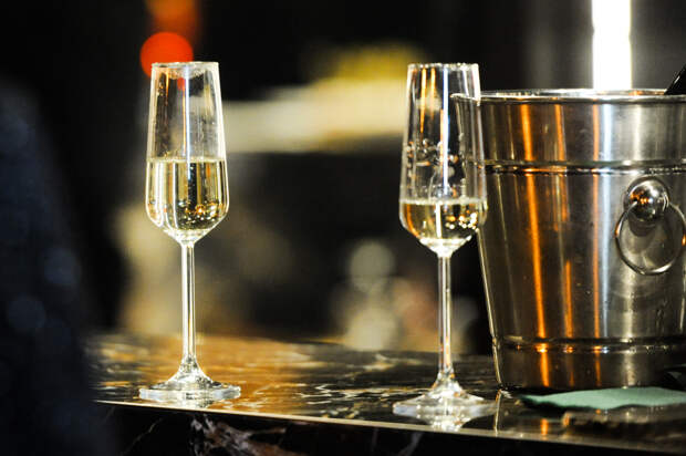 Россиянам назвали допустимую дозу шампанского в новогоднюю ночь