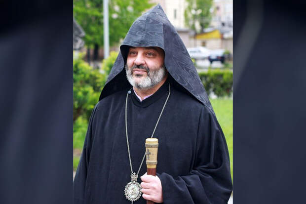 Оппозиционер Меликян: архиепископ Галстанян выдвинут на пост премьера Армении