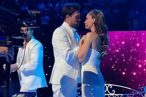 Актриса Муцениеце поцеловалась с Чуйковым на глазах у зрителей премии RU.TV