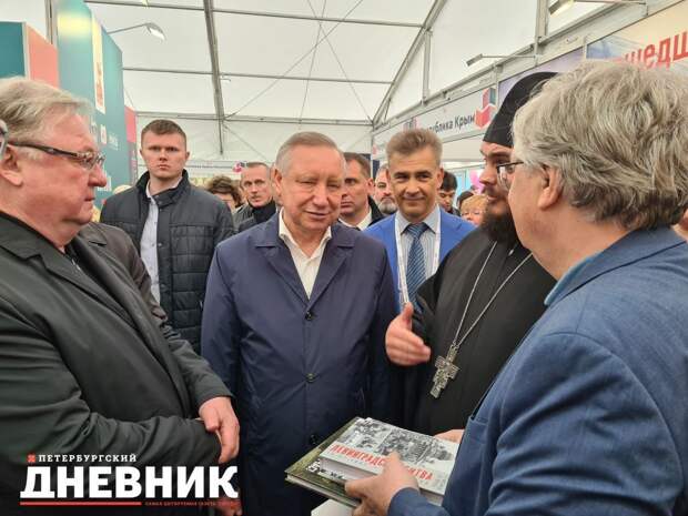 «Проявление наивысшей культуры»: в Петербурге открылся юбилейный Книжный салон