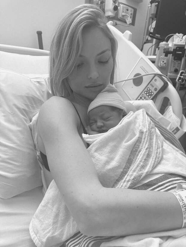 Дочь Клинта Иствуда стала мамой во второй раз