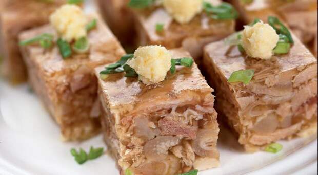 Свекровь понять не может, почему мой холодец вкуснее чем у нее, ведь делаю по ее рецепту. Расскажу о своих двух хитростях