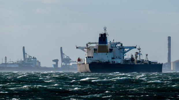 Власти Франции сняли арест с судна Deyna