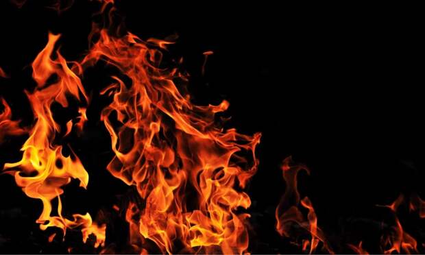 В Архангельске 40 человек эвакуировались из многоэтажки из-за пожара