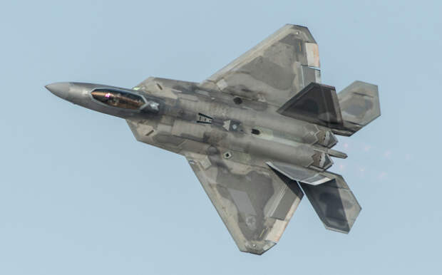 СМИ: США разместили в Израиле 12 истребителей F-22