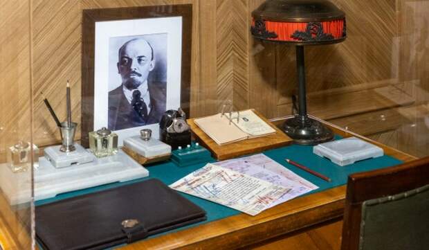 ВДНХ пригласила москвичей на выставку, воссоздающую интерьеры Ближней дачи Сталина