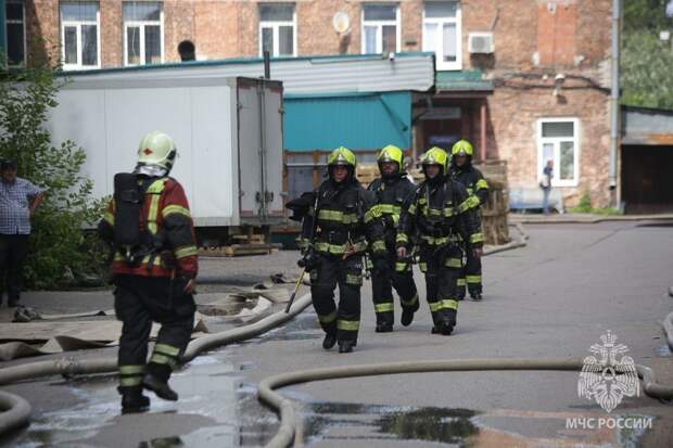 Три легковушки одновременно загорелись в Петербурге