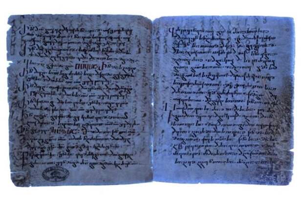 Историки при помощи УФ-лучей нашли скрытый текст под рукописями Евангелии от Матфея