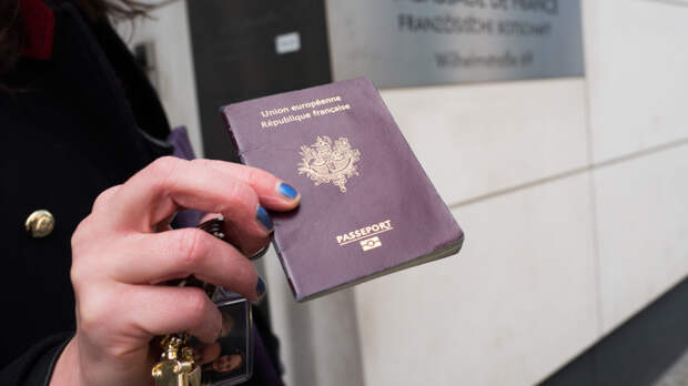 Побег из «просвещенной» Франции: жители страны подают заявки на гражданство РФ