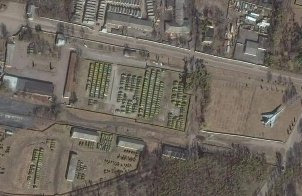 Попавший под удар аэродром «Озёрный» в Житомирской области был местом сбора иностранной военной техники