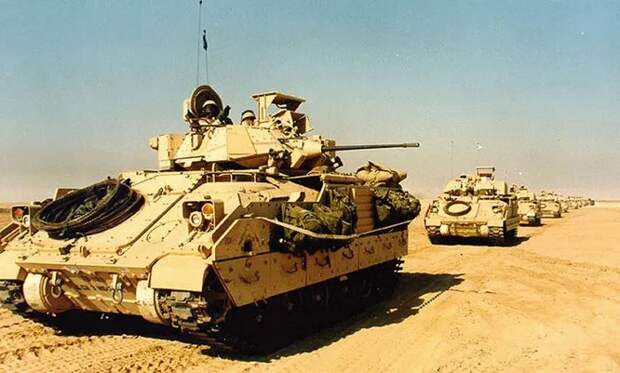БМП M2 Bradley была создана в 1970-хгодах под влиянием советской БМП-1 и германской Marder. Под ее капотом двигатель, который дает крутящий момент в 2117 кг/м.