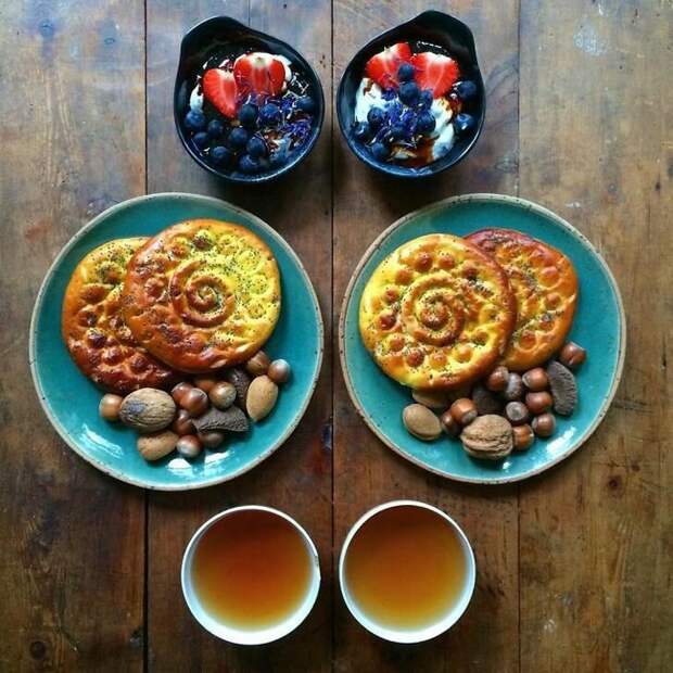 Мужчина каждый день делает симметричные завтраки для своего любимого