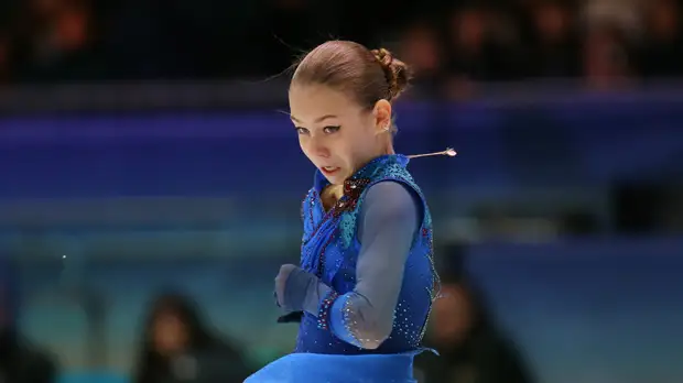 Трусова упала с четверного лутца и ошиблась на тулупе в произвольной программе на контрольных прокатах